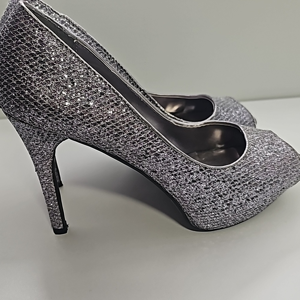 Heels - Picture 3 of 4